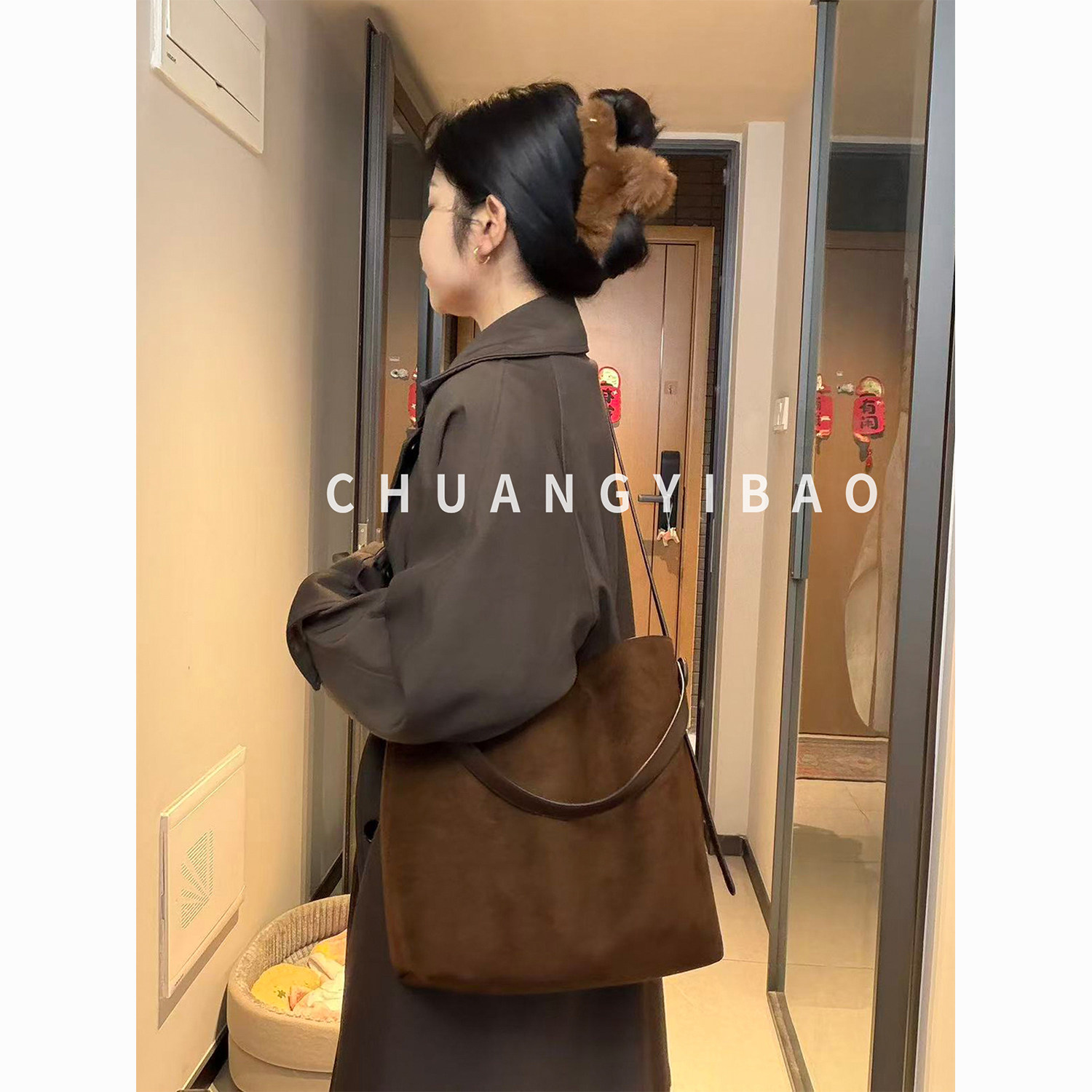 极简慵懒风麂皮绒水桶包包女式2026新款大容量上班通勤托特斜挎包,箱包皮具/热销女包/男包,水桶包,淘宝优惠券,粉丝福利购,淘宝优惠卷