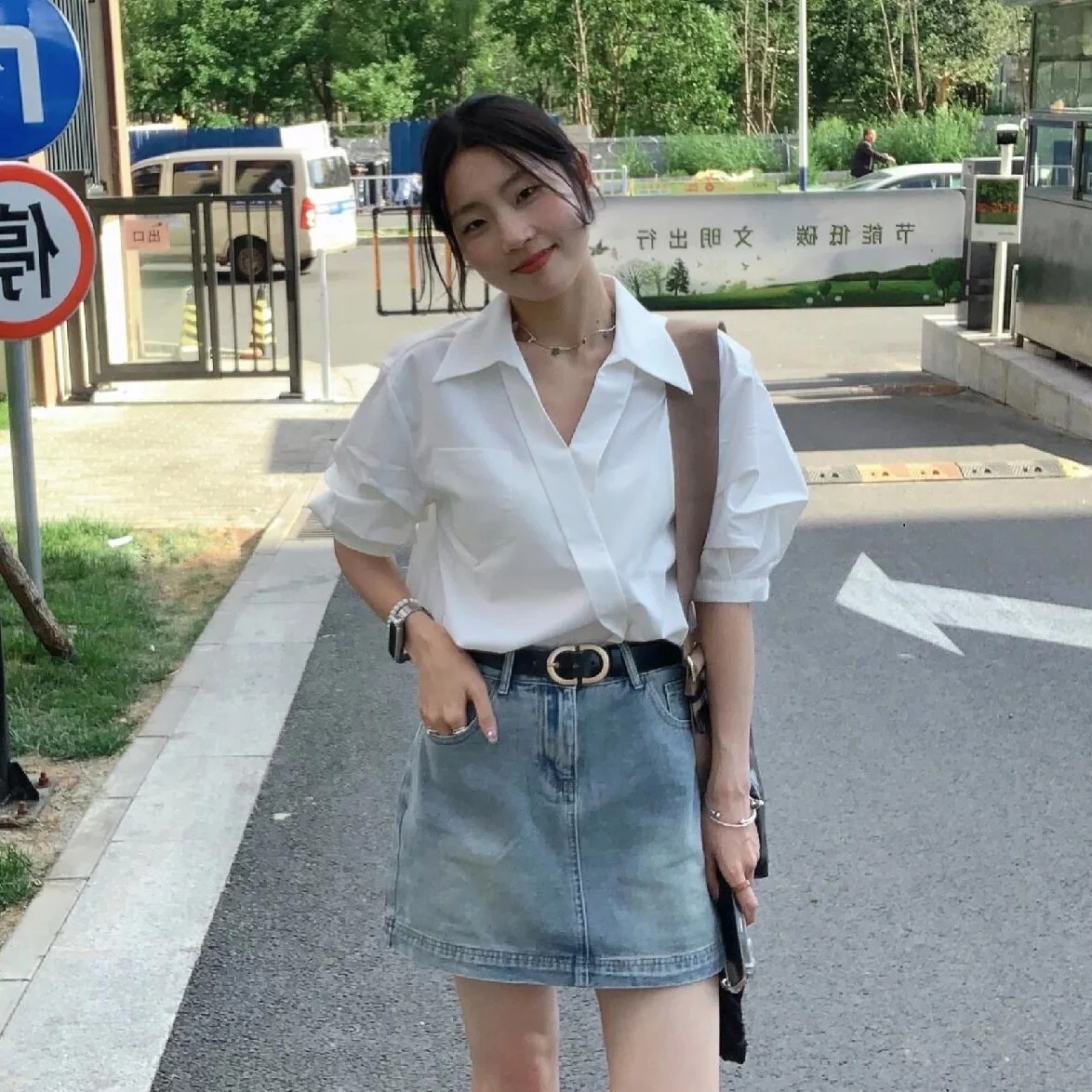 白色V领短袖免烫防晒衬衫女
