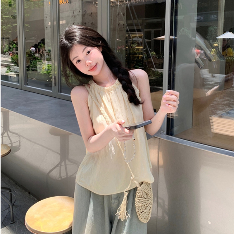 夏季奶甜浅黄挂脖无袖显瘦娃娃衫