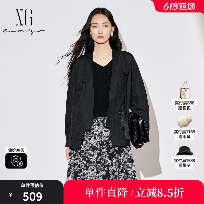 XG/雪歌XK307034A990黑色V领新中式盘扣宽松直筒一手长休闲外套女