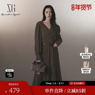 XG/雪歌XJ404014A572深咖色连衣裙时尚冬季新款蕾丝镂空中长裙女