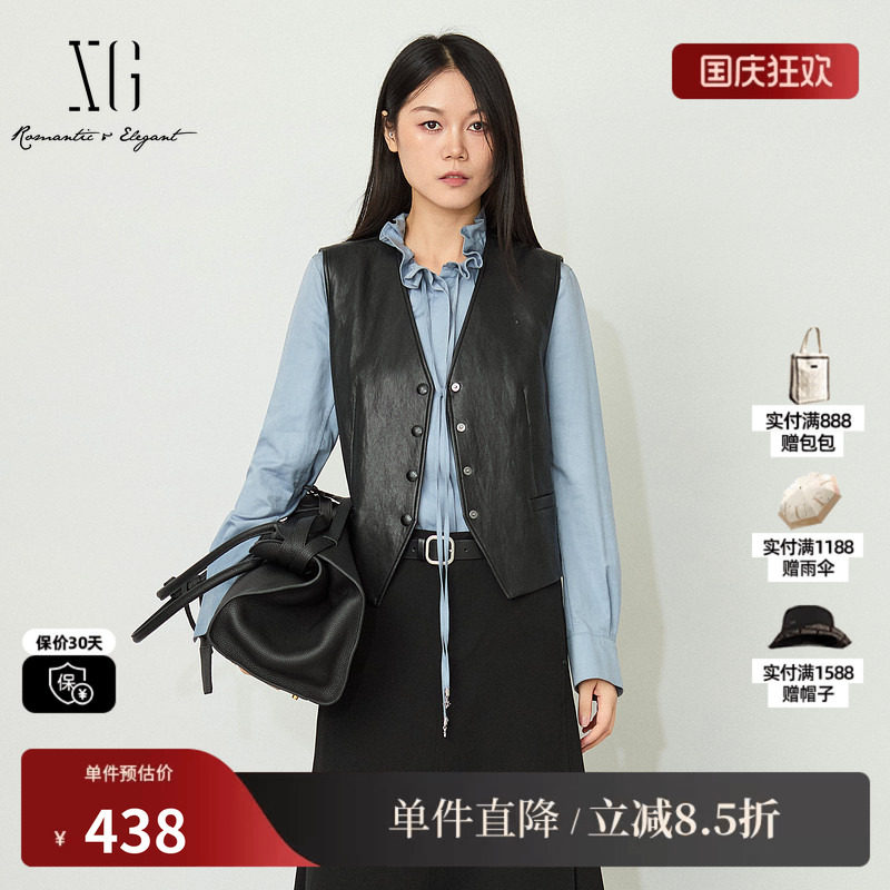 XG/雪歌XL424002A190黑色皮质V领无袖短款马夹收腰光泽单排扣女装
