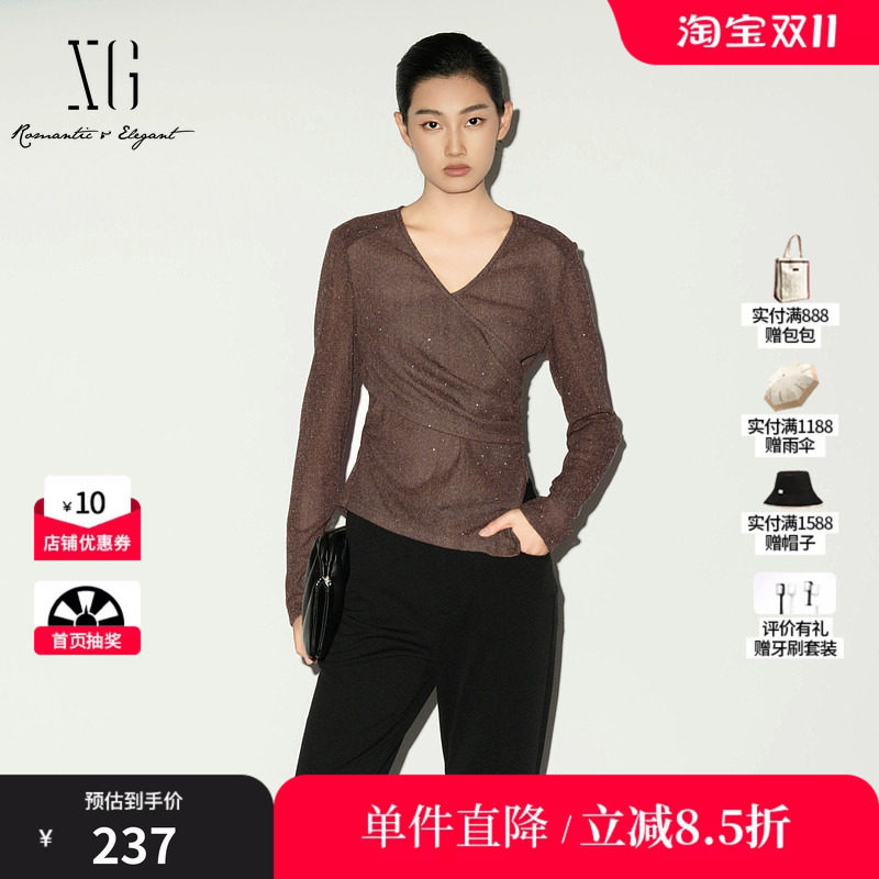 XG/雪歌XL101012A409 咖色细闪长袖T恤V领修身淑女打底短款上衣女