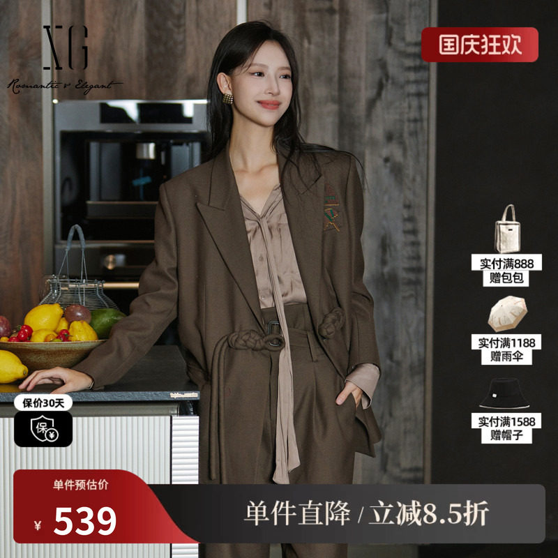 XG/雪歌XJ407029A343 军绿色国风盘扣休闲西装羊毛混纺中长外套女