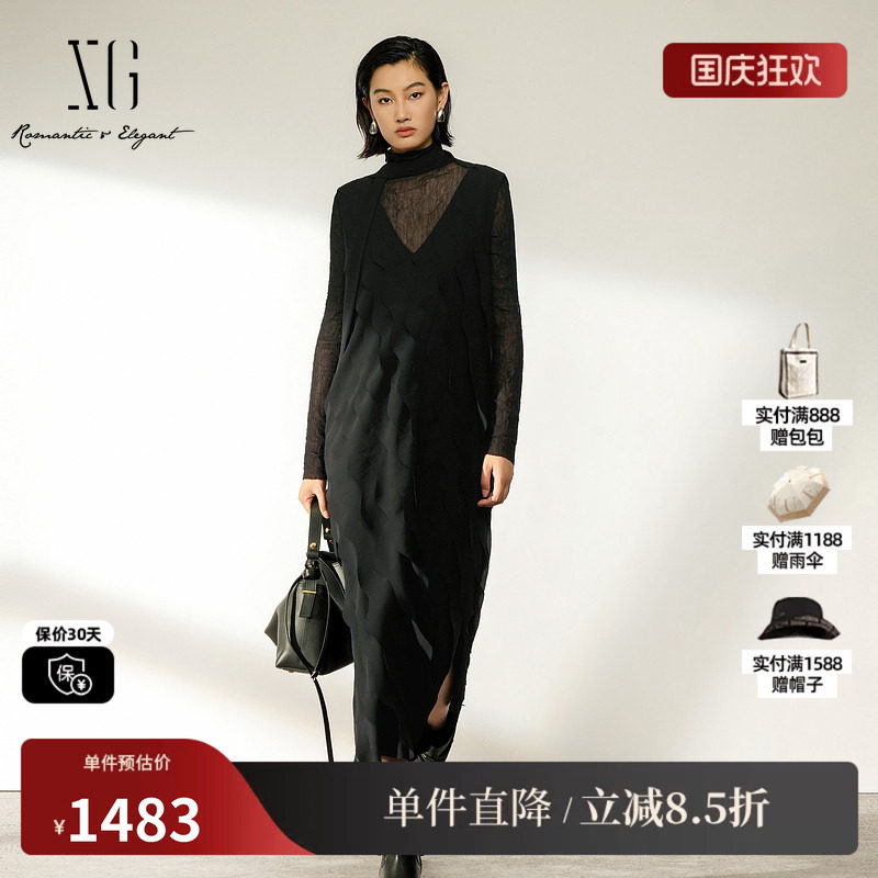 XG/雪歌 XL404007A290黑色网纱压褶高领T恤V领直筒连衣裙两件套女