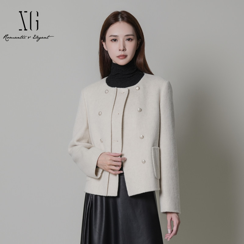 XG/雪歌 XK410036A991米白色100%绵羊毛圆领短款毛呢外套大衣女装