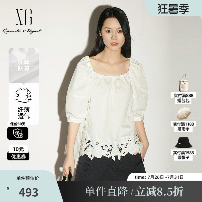XG/雪歌 XL221002A651白色方领不规则中袖衬衫镂空不规则直筒女装