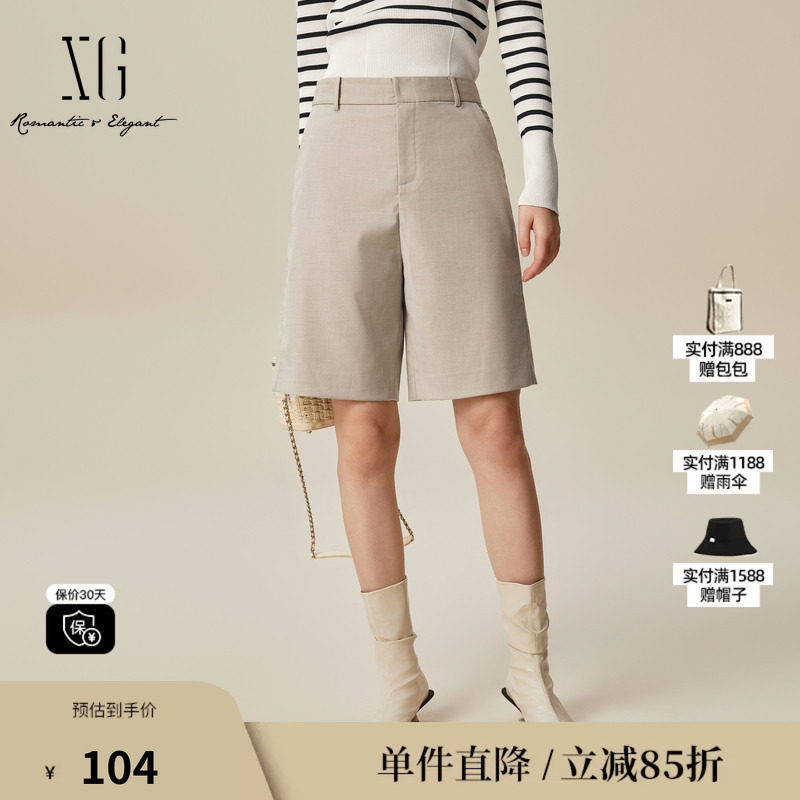 XG雪歌XJ102021A473卡其色休闲裤时尚春季新款标签装饰直筒短裤女