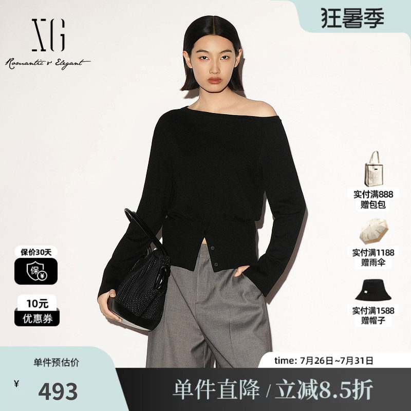 XG/雪歌 XL311001A390黑色斜领收腰开叉长袖针织衫简约慵懒毛衣女