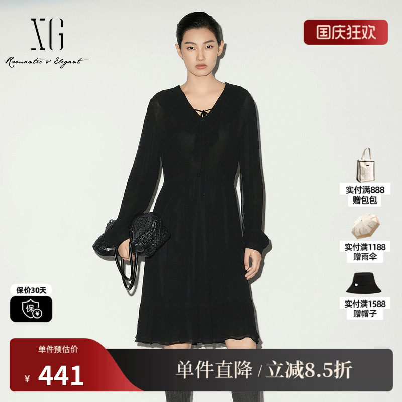XG/雪歌XL104006A390 荷叶边V领连衣裙黑色高腰显瘦长袖A字伞裙女
