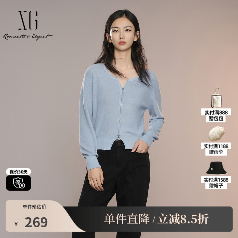 XG/雪歌XK311026A620 浅蓝色羊毛混纺圆领长袖针织衫直筒开衫女装