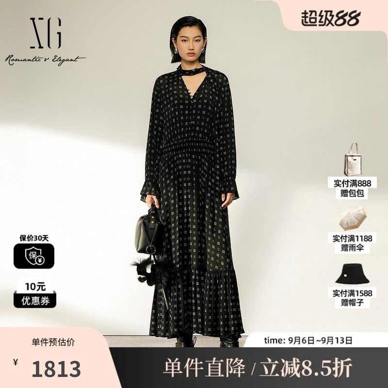 XG/雪歌XL404005B294黑色桑蚕丝满印V领飘带长款连衣裙鱼尾长裙女