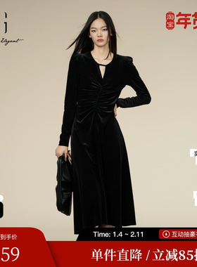 XG/雪歌XK404007A790黑色抽褶连衣裙2025冬季新款镂空设计长裙女