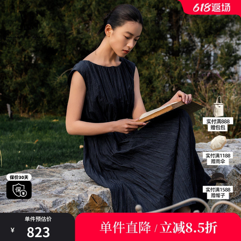 XG/雪歌XL204037A628藏青色圆领无袖连衣裙肌理配腰带A字中长裙女