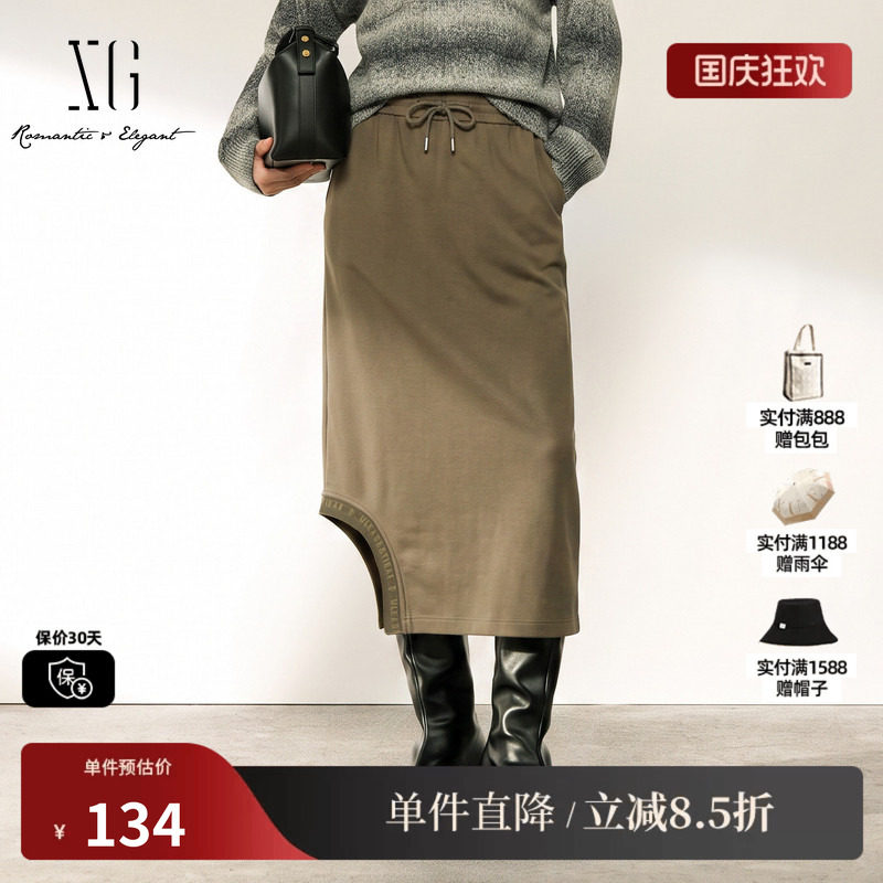XG/雪歌 XJ403789A843军绿色棉感松紧腰直筒半身裙字母休闲中裙女