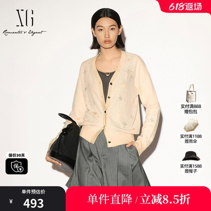 XG/雪歌XL311015A373卡其色星星烫钻V领长袖针织开衫直筒毛衣女装