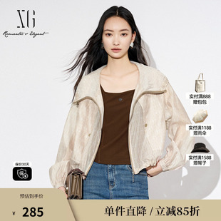 XG雪歌XJ307003B133浅咖色印花短外套时尚秋季新款连帽长袖上衣女