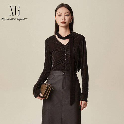 XG/雪歌XK401012A172深咖色长袖T恤2025冬季新款褶皱修身上衣女装