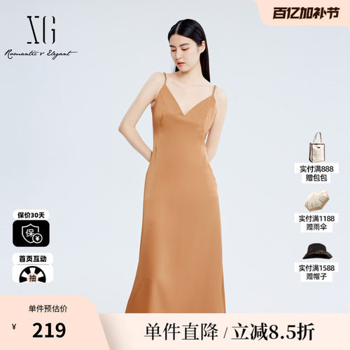 XG/雪歌XJ304017A133桔黄色无袖连衣裙 时尚秋季新款吊带长裙女装