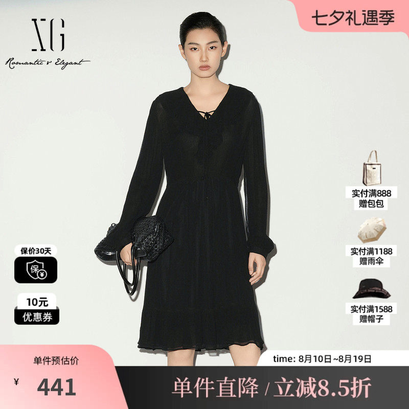 XG/雪歌XL104006A390 荷叶边V领连衣裙黑色高腰显瘦长袖A字伞裙女