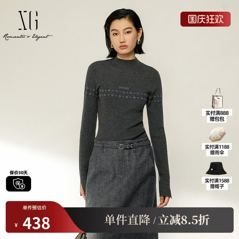 XG/雪歌 XL411008B127灰色圆领长袖针织衫修身打底印花内搭毛衣女