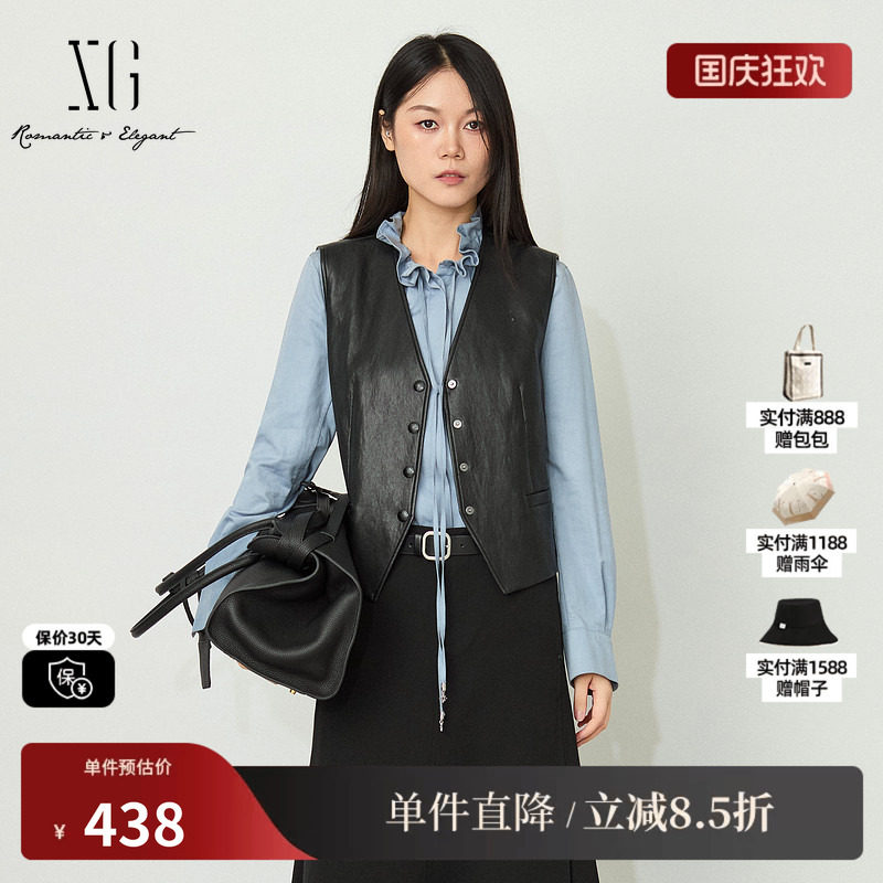XG/雪歌XL424002A190黑色皮质V领无袖短款马夹收腰光泽单排扣女装