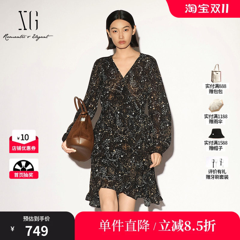XG/雪歌XL304010B396花版星空印花V领高腰长袖连衣裙通勤中裙女装