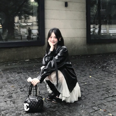 黑色PU皮翻领宽松复古短外套女