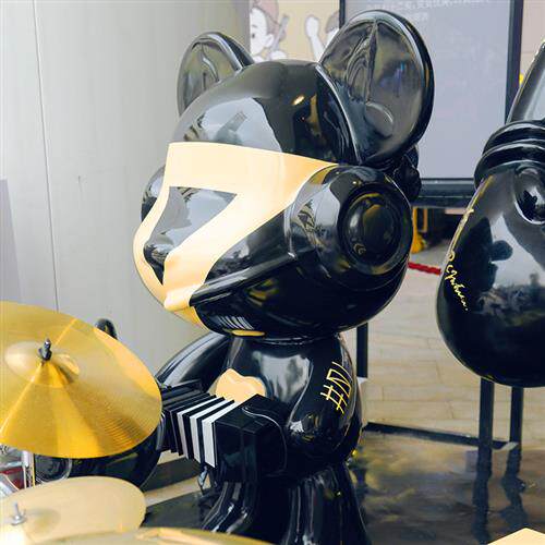 创意大型景观潮玩网红打卡摆件叮咚熊动漫卡通KAWS玻璃钢树脂雕塑