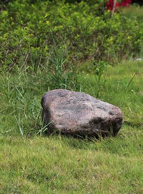 户外仿真假石头玻璃钢雕塑庭院景区售楼部小区井盖石草地落地摆件