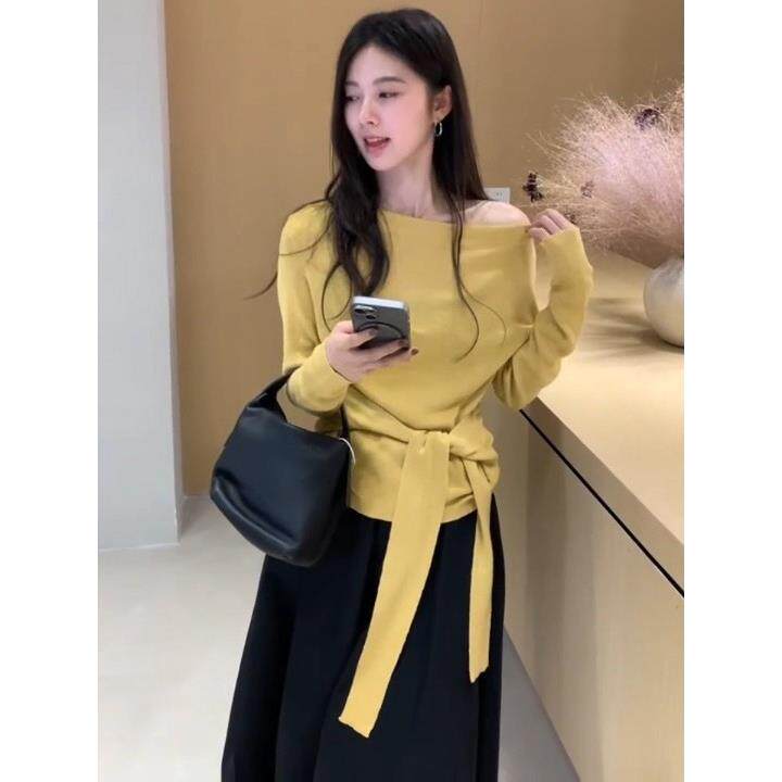 JOYIASS百搭慵懒松弛感黄色斜肩长袖t恤女秋季修身显瘦纯欲露肩绑