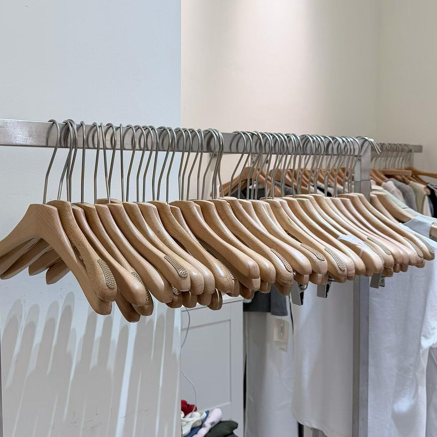 榉木清漆无痕防滑服装店专用衣架