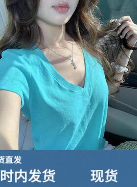 2026新款爆款蓝色正肩V领短袖T恤女夏季慵懒设计感小众休闲上衣