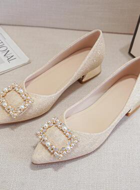 33 34小码粗跟镶钻单鞋女春季方扣配裙子尖头瓢鞋大码船鞋41一43