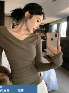 韩系灰色交叉v领针织衫女春秋穿搭辣妹修身收腰毛衣打底内搭上衣