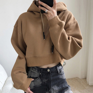 巨好看的短款连帽卡其色套头卫衣女款秋冬2025新款加绒小个子上衣