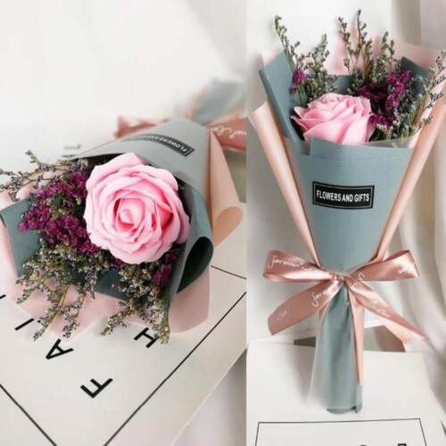 蓝色玫瑰手捧花素材模板 蓝色玫瑰手捧花图片下载 小麦优选