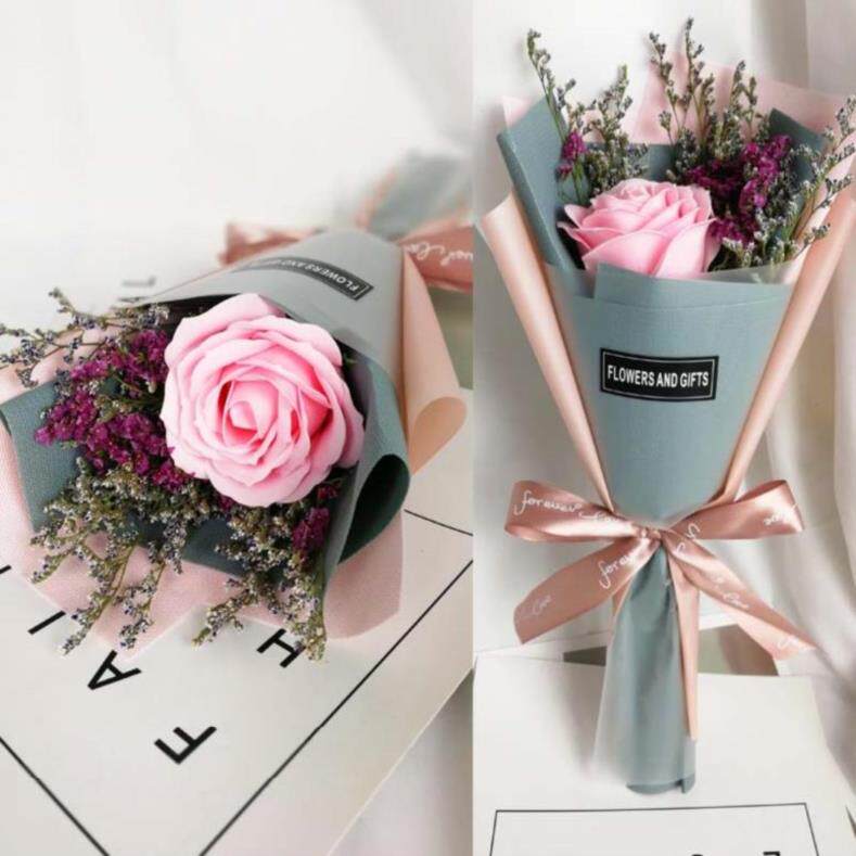 蓝色玫瑰手捧花素材模板 蓝色玫瑰手捧花图片下载 小麦优选