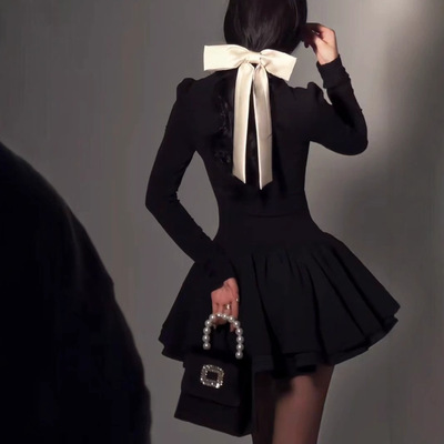 芭比千金小黑裙公主连衣裙女秋冬大衣内搭半高领针织裙蓬蓬裙姨