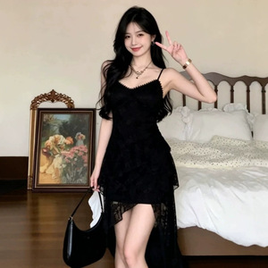 纯欲法式拖尾吊带度假连衣裙