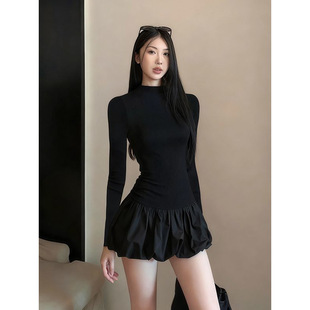 秋季辣妹穿搭性感内搭长袖蓬蓬花苞连衣裙短款收腰显瘦黑色连身裙