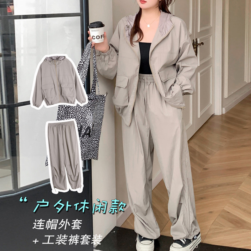 200斤胖mm遮肚显瘦大码时尚运动休闲连帽外套女工装裤两件套装春