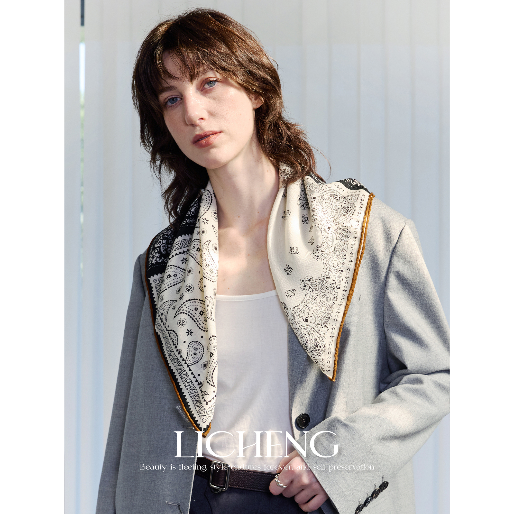 经典四格佩利斯轻奢丝毛围巾披肩