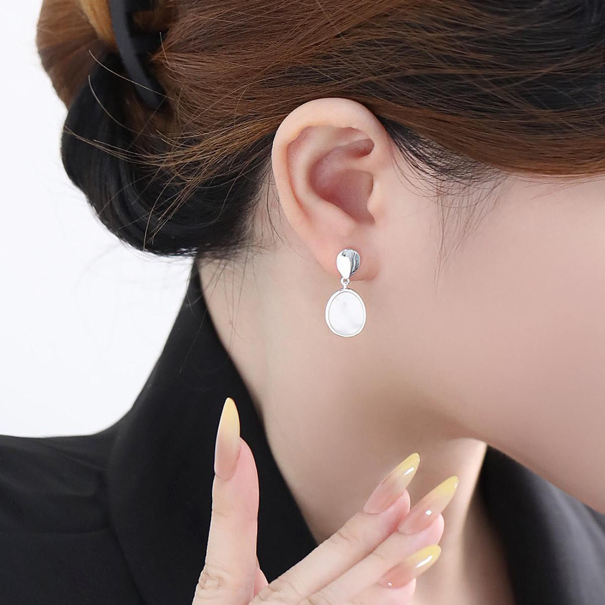 S925纯银贝壳圆片耳钉耳环女气质高级感银耳饰小众设计