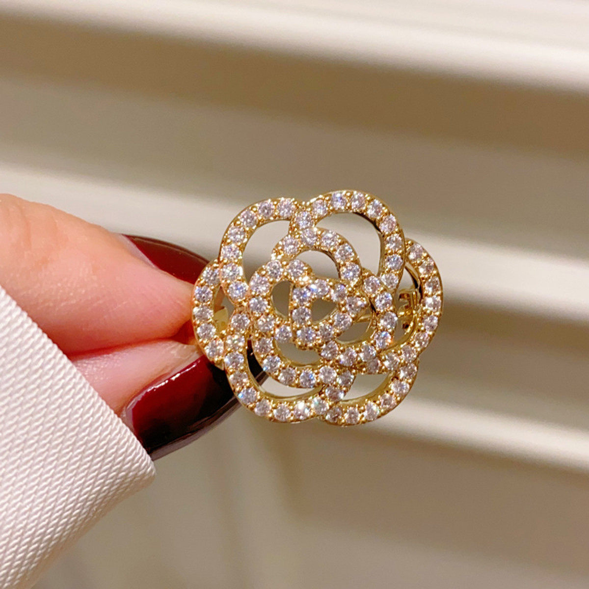 山茶花通勤风胸针气质高级感胸花女奢华高档轻奢别针圣诞节礼物,饰品/流行首饰/时尚饰品新,胸针,淘宝优惠券,粉丝福利购,淘宝优惠卷