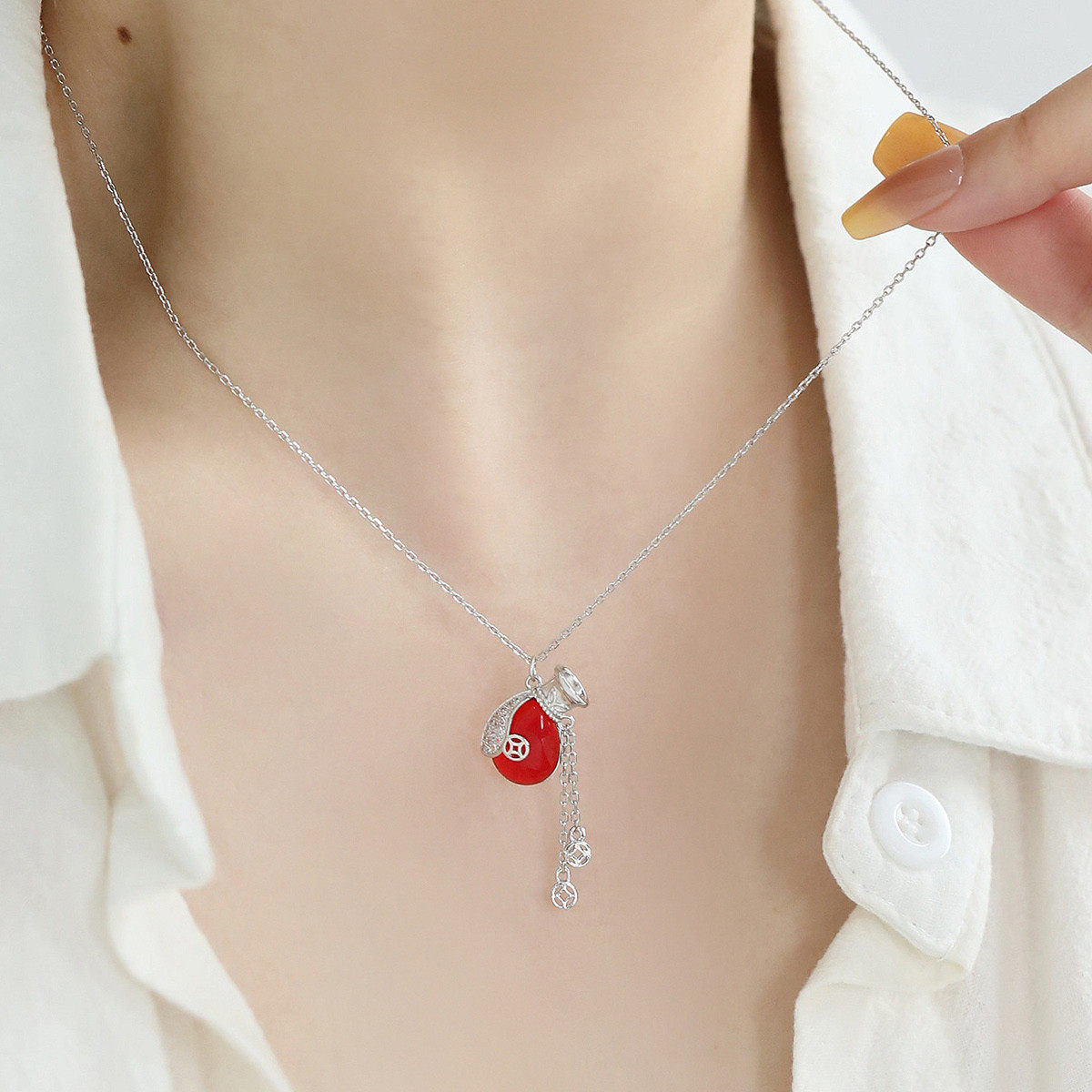 925银红色福袋流苏钱币吊坠项链女简约小清新百搭锁骨链饰品饰品