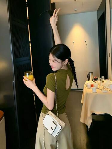 E念828新款辣妹纯欲风后背镂空短袖T恤女修身显瘦百搭正肩上衣