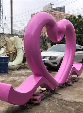 大型抽象天鹅摆件户外玻璃钢爱心形拍照道具园林景观爱情主题雕塑