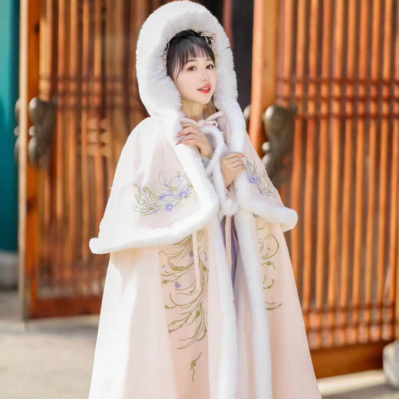 原创汉服女斗篷披肩汉服重工刺绣披风斗篷加绒加厚保暖秋冬季毛领