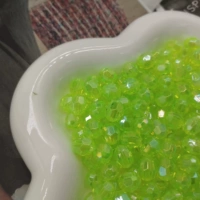 Флуоресцентные зеленые угловые бусины разных размеров (50 г в упаковке)